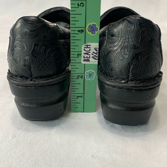 b o c Peggy Comfort Clogs Mules Slip-On Black Faux Leather Embossed Size 7.5 - Picture 7 of 15